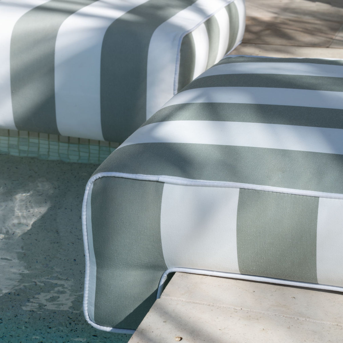 Poolside Cushion – Silux